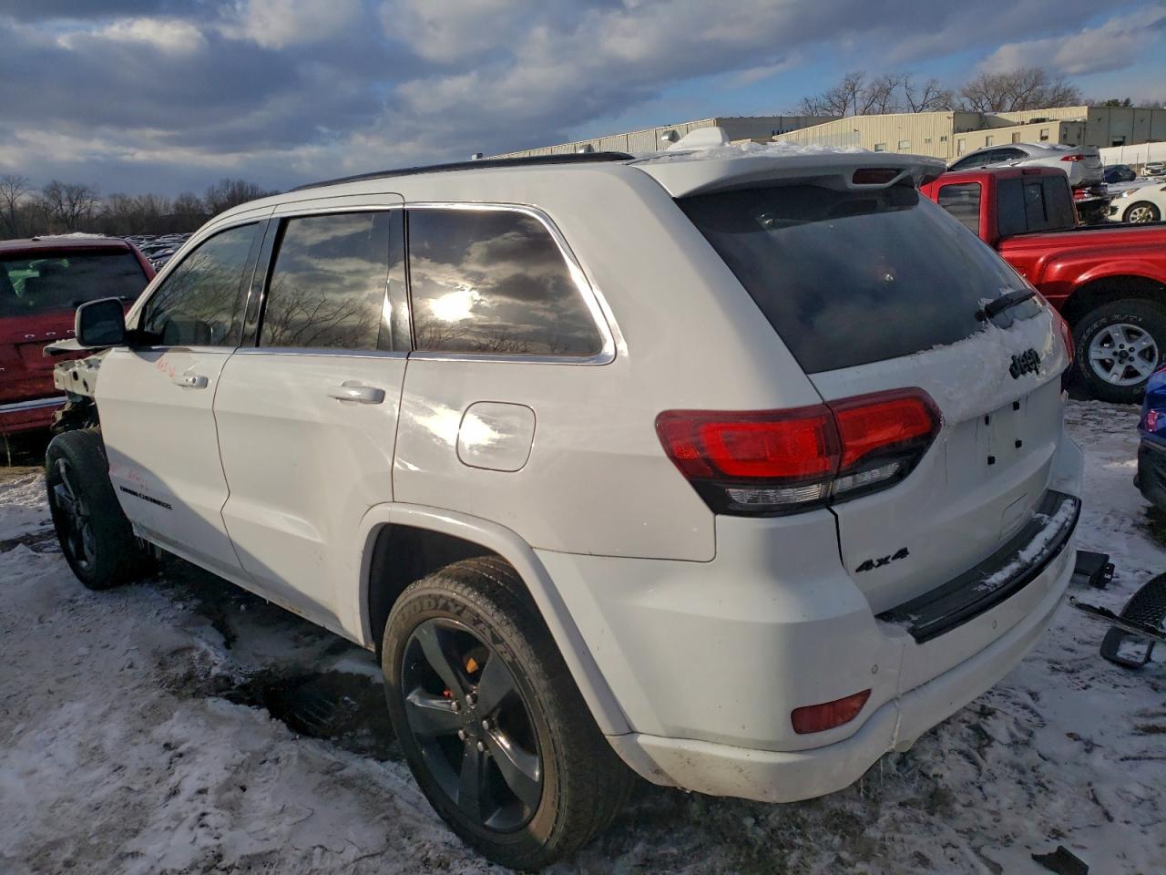 2015 JEEP GRAND CHEROKEE LAREDO photo 2