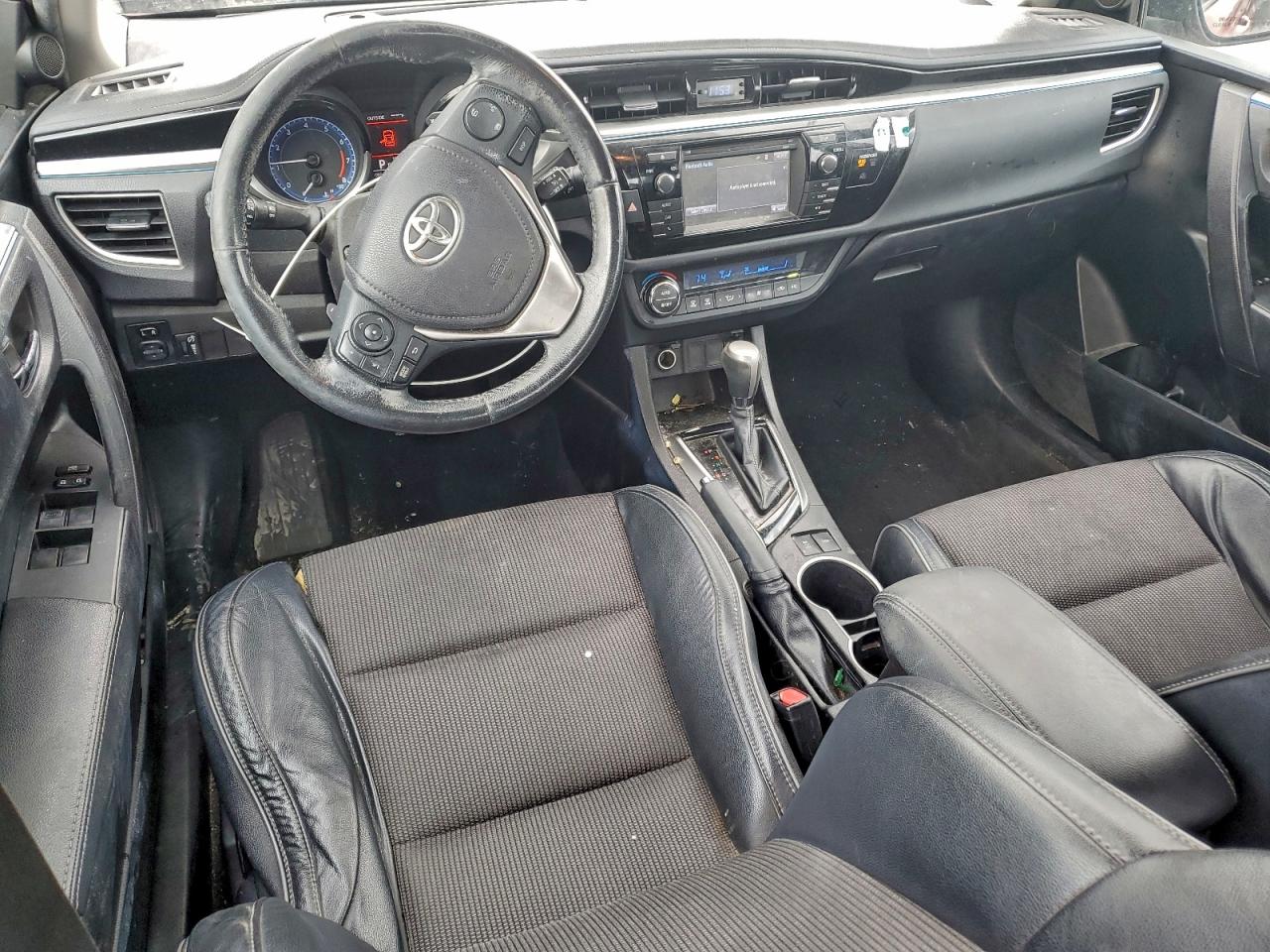 2015 TOYOTA COROLLA L photo 15
