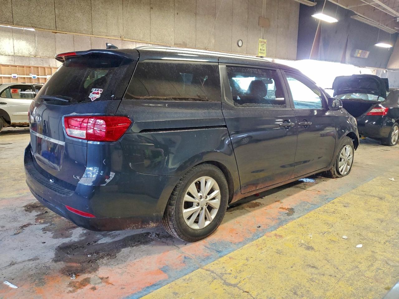 2016 KIA SEDONA LX photo 3