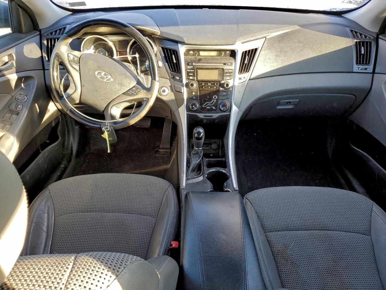 2012 HYUNDAI SONATA SE photo 8