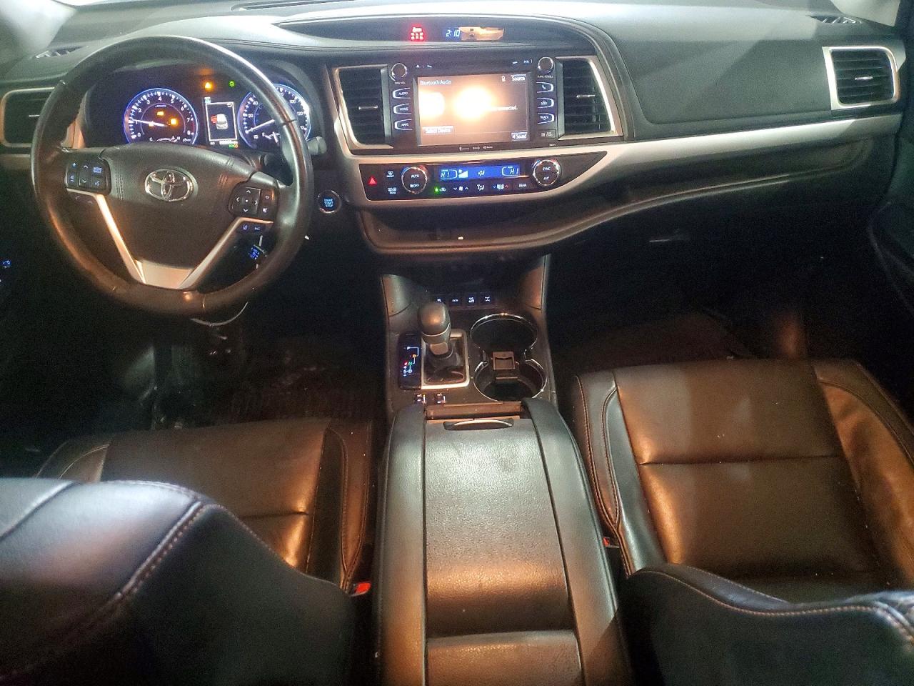 2018 TOYOTA HIGHLANDER SE photo 8