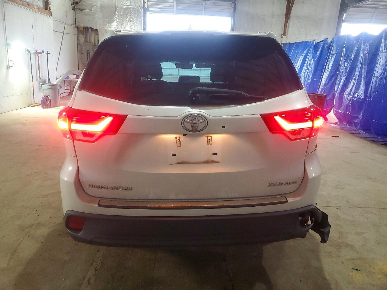 2018 TOYOTA HIGHLANDER SE photo 6
