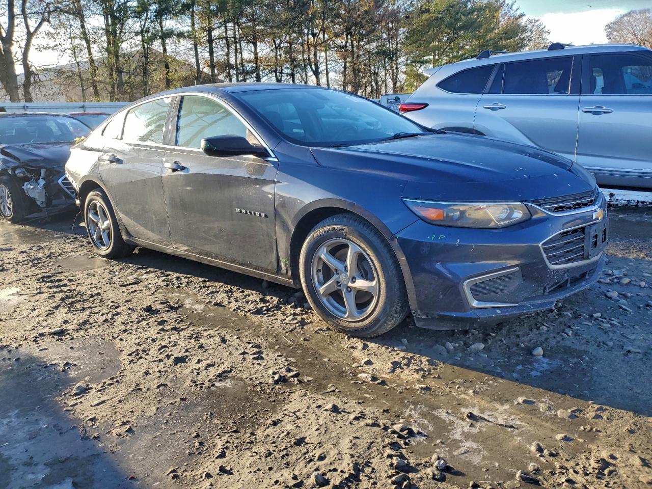 2017 CHEVROLET MALIBU LS photo 4