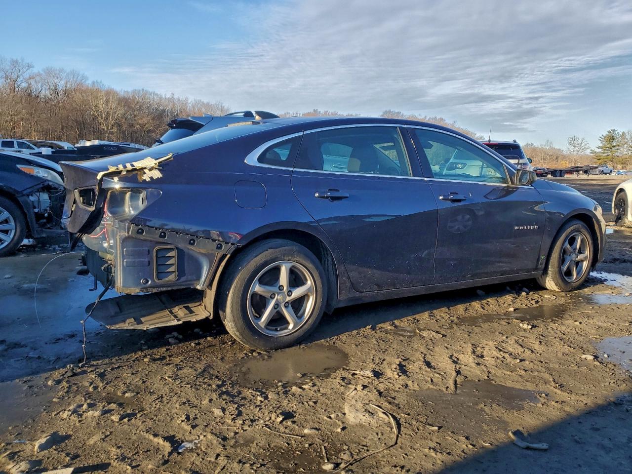 2017 CHEVROLET MALIBU LS photo 3