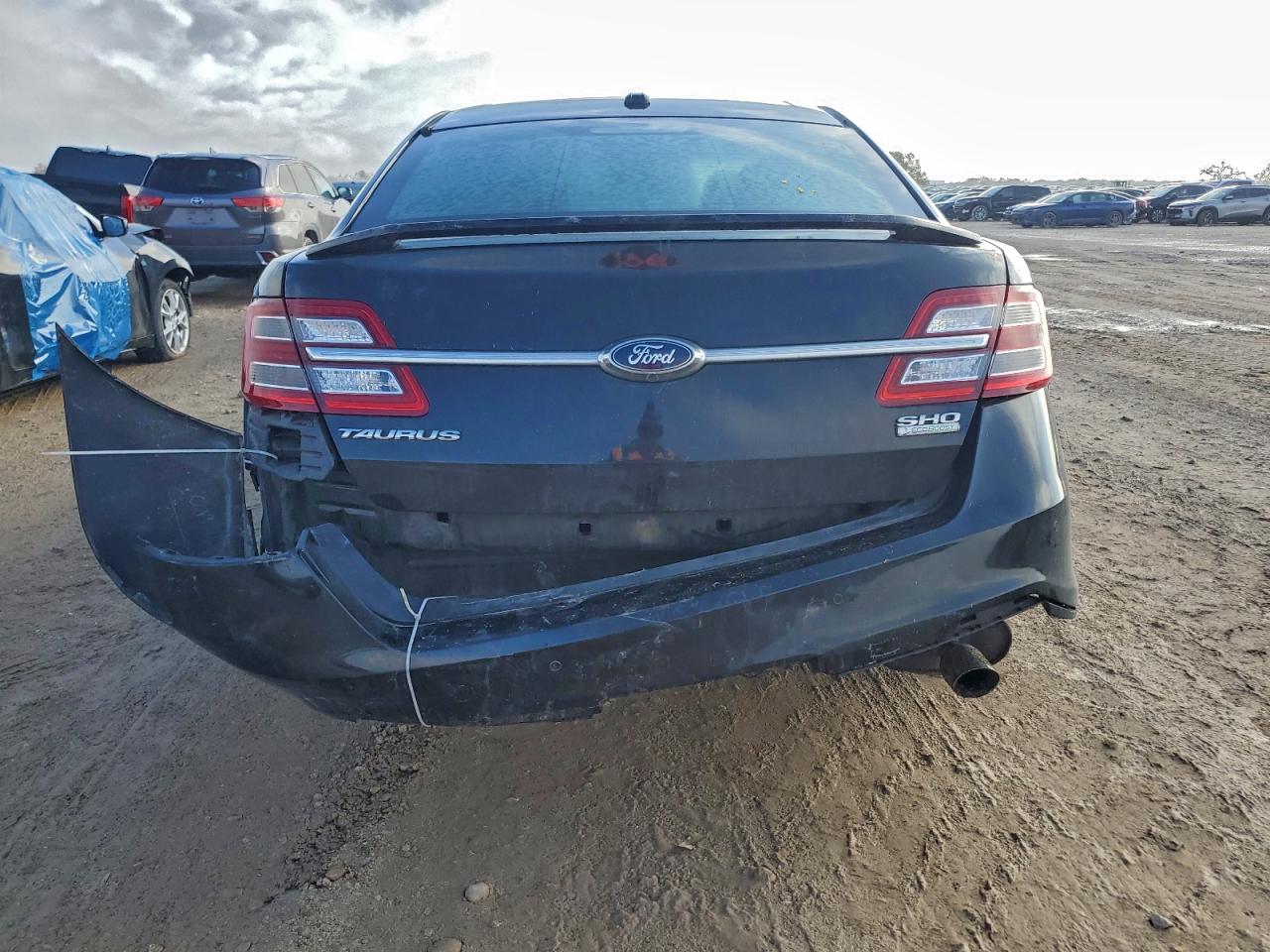 2015 FORD TAURUS SHO photo 6