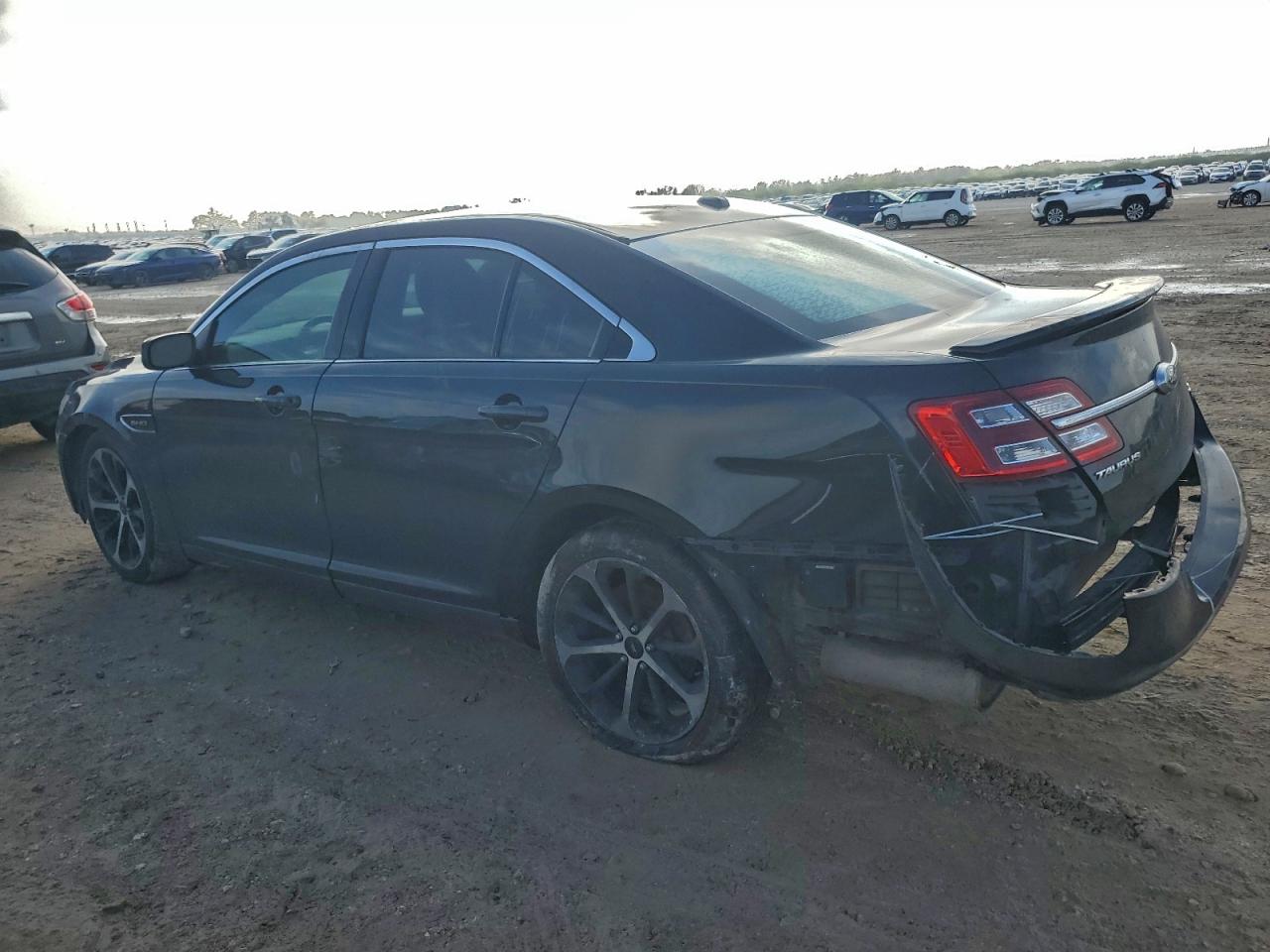 2015 FORD TAURUS SHO photo 2