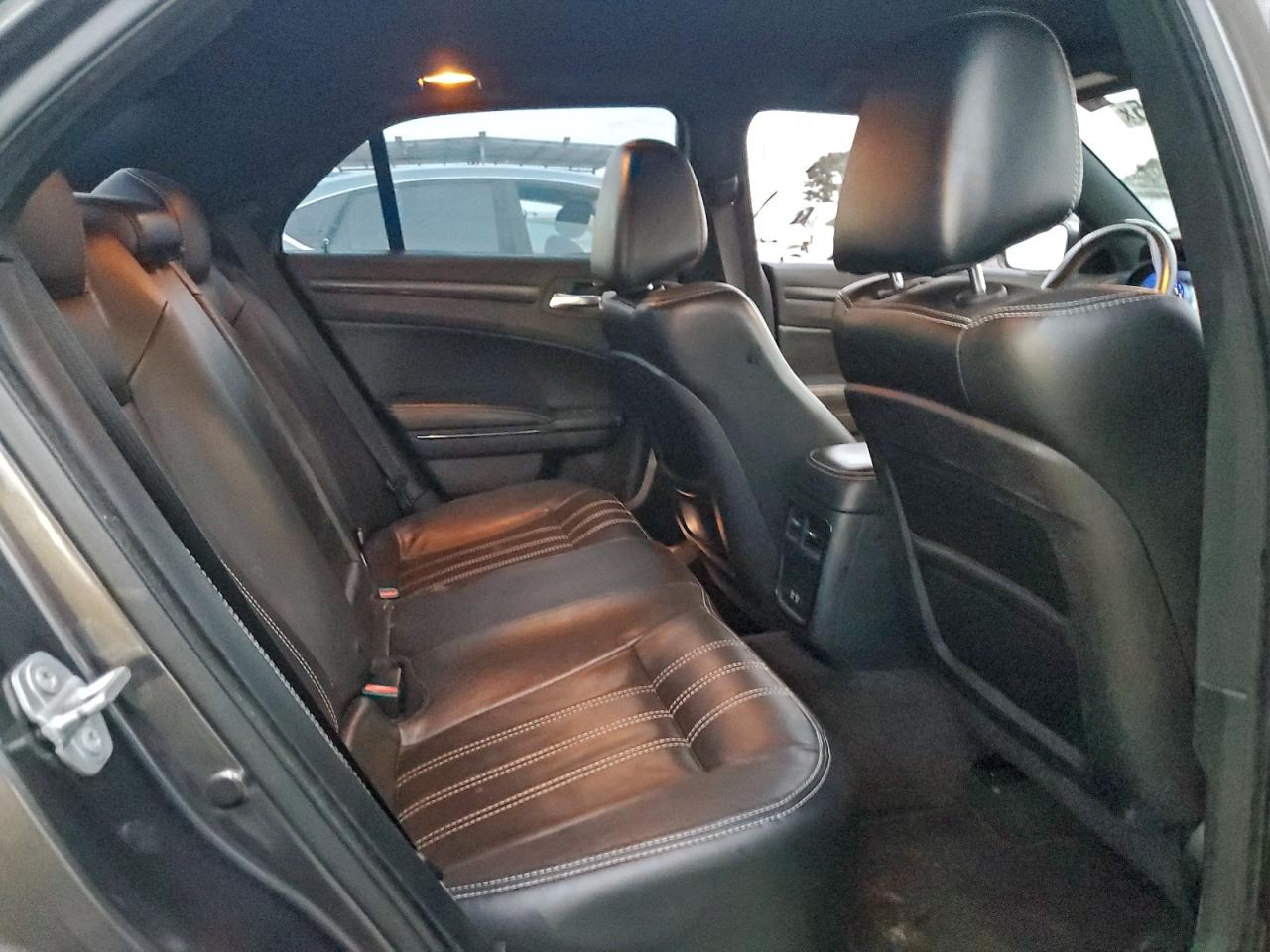 2016 CHRYSLER 300 S photo 10