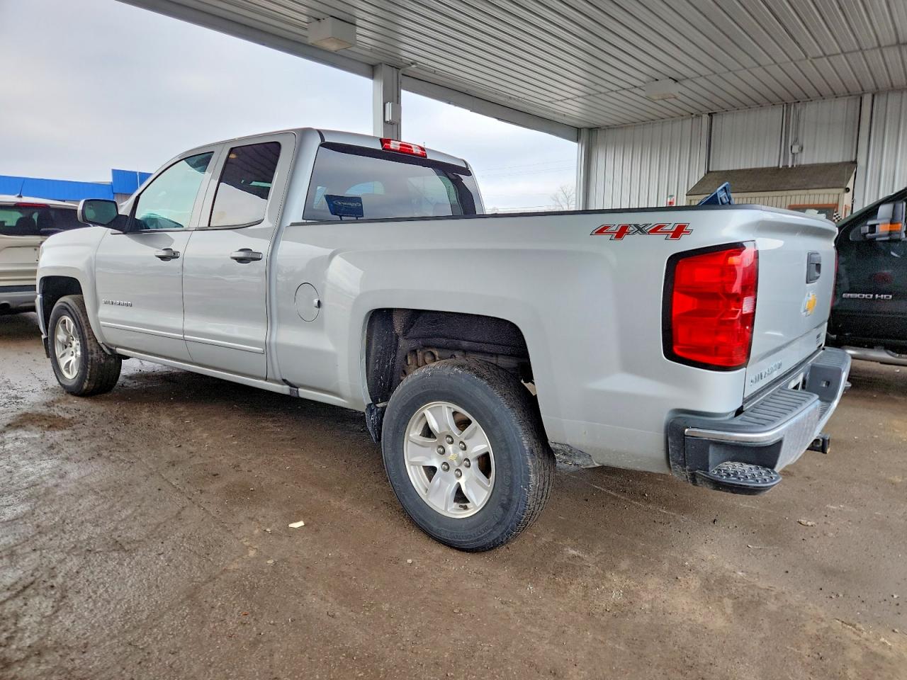 2016 CHEVROLET SILVERADO K1500 LT photo 2