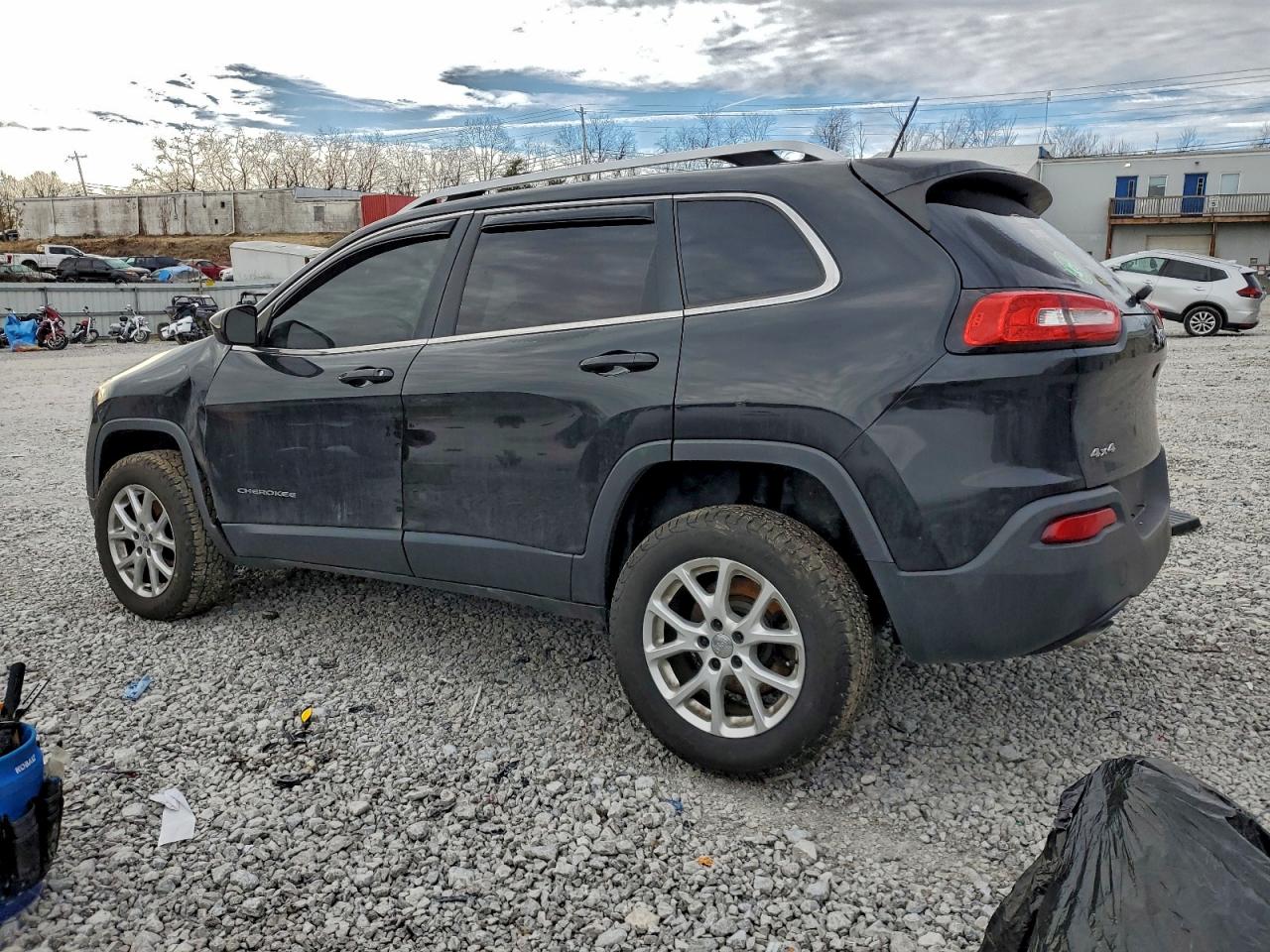2015 JEEP CHEROKEE LATITUDE photo 2