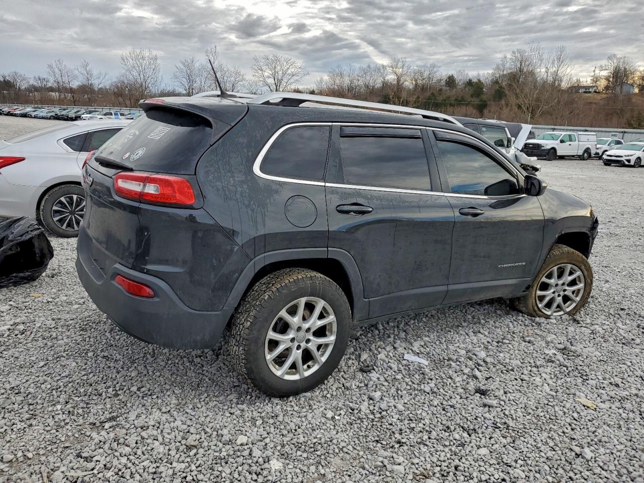 2015 JEEP CHEROKEE LATITUDE photo 3