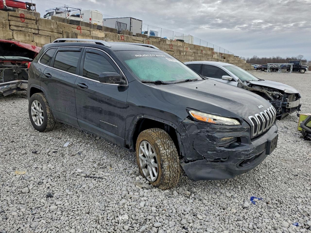 2015 JEEP CHEROKEE LATITUDE photo 4