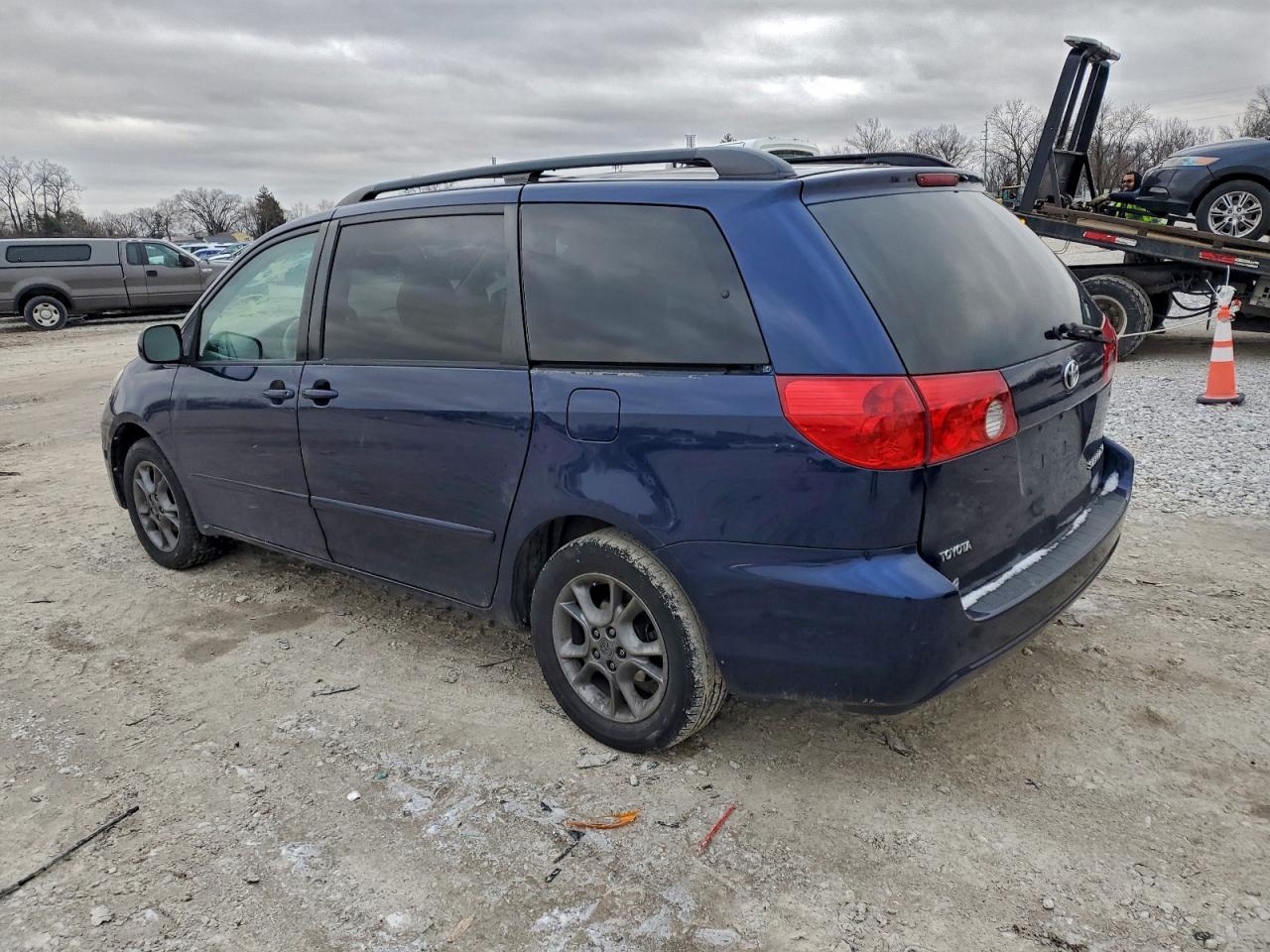 2006 TOYOTA SIENNA XLE photo 2