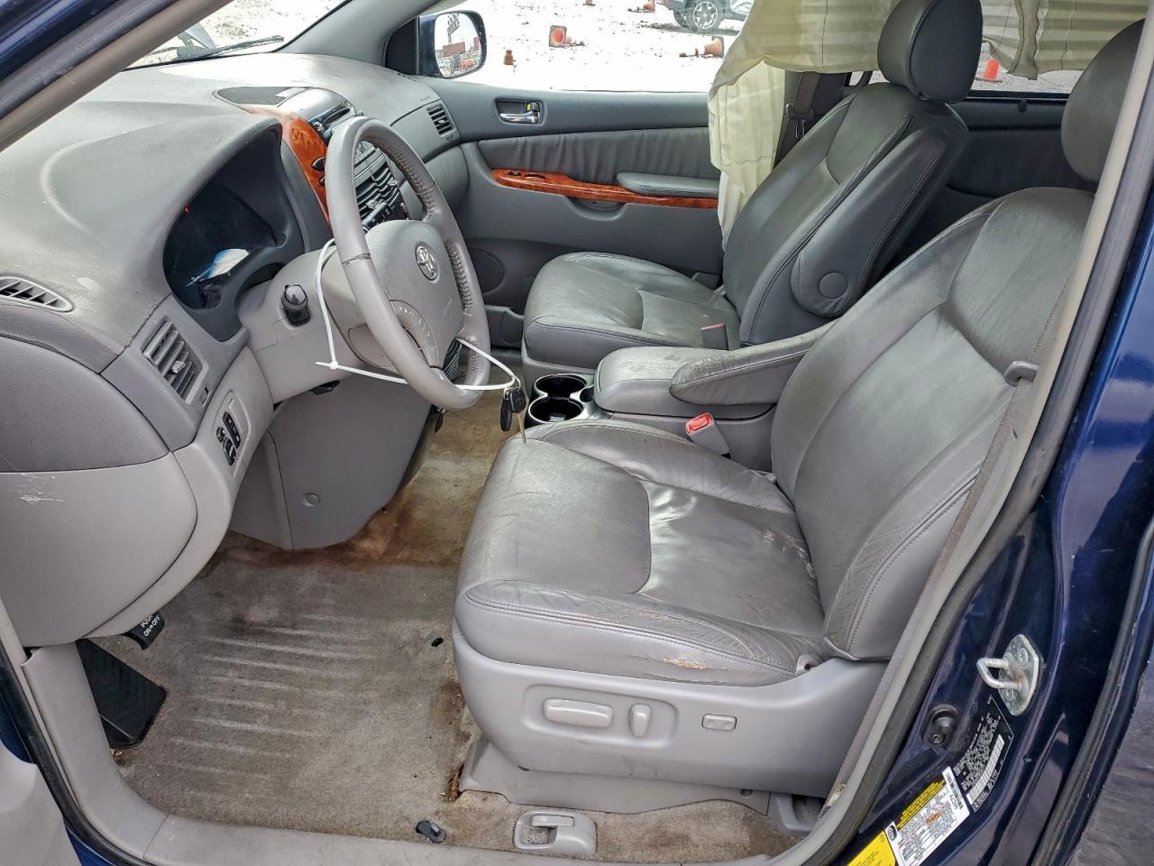 2006 TOYOTA SIENNA XLE photo 7