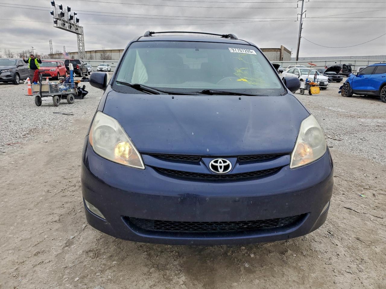2006 TOYOTA SIENNA XLE photo 5