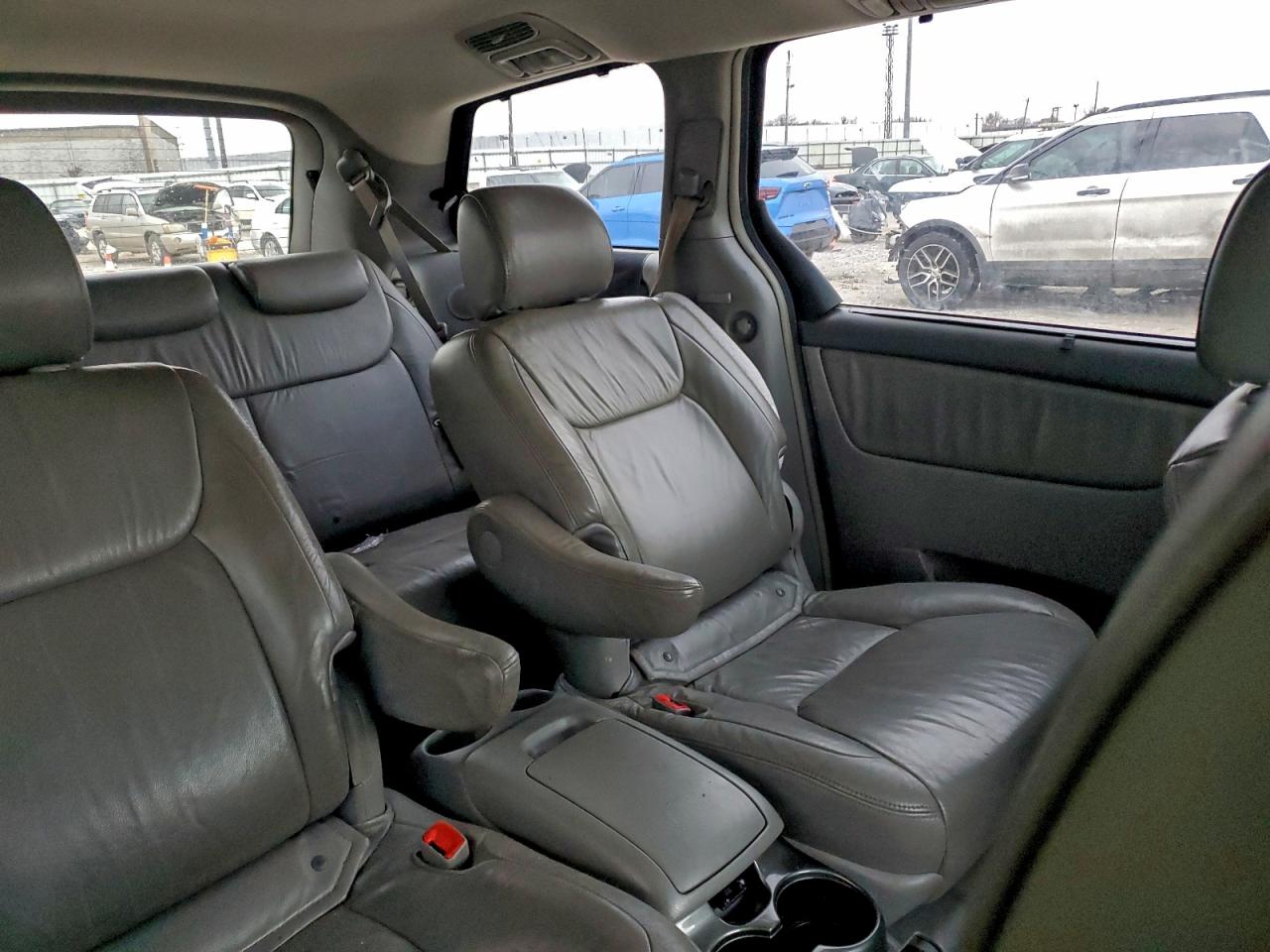 2006 TOYOTA SIENNA XLE photo 11