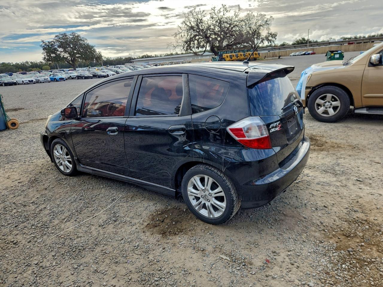 2011 HONDA FIT SPORT photo 2