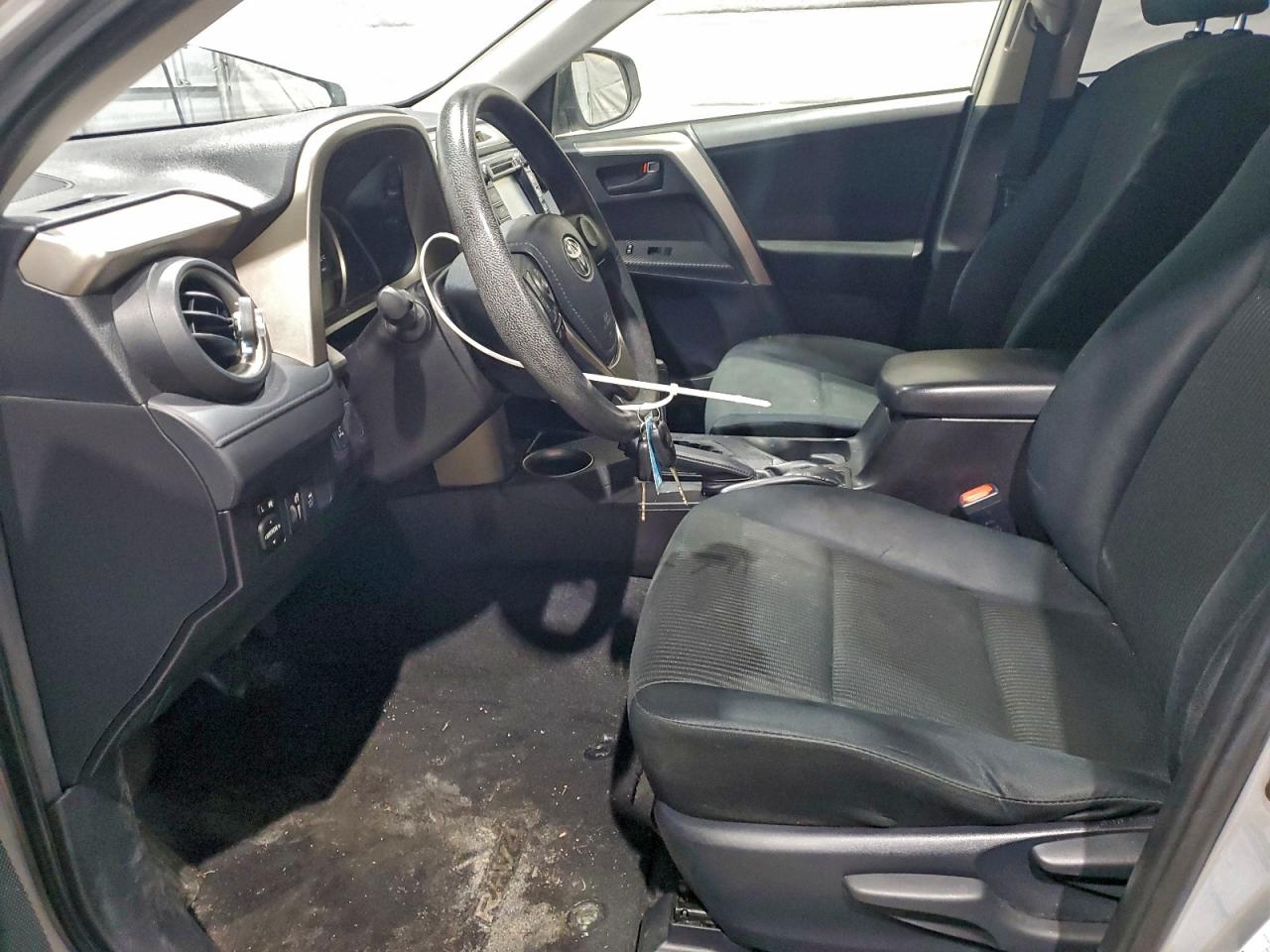 2015 TOYOTA RAV4 LE photo 7