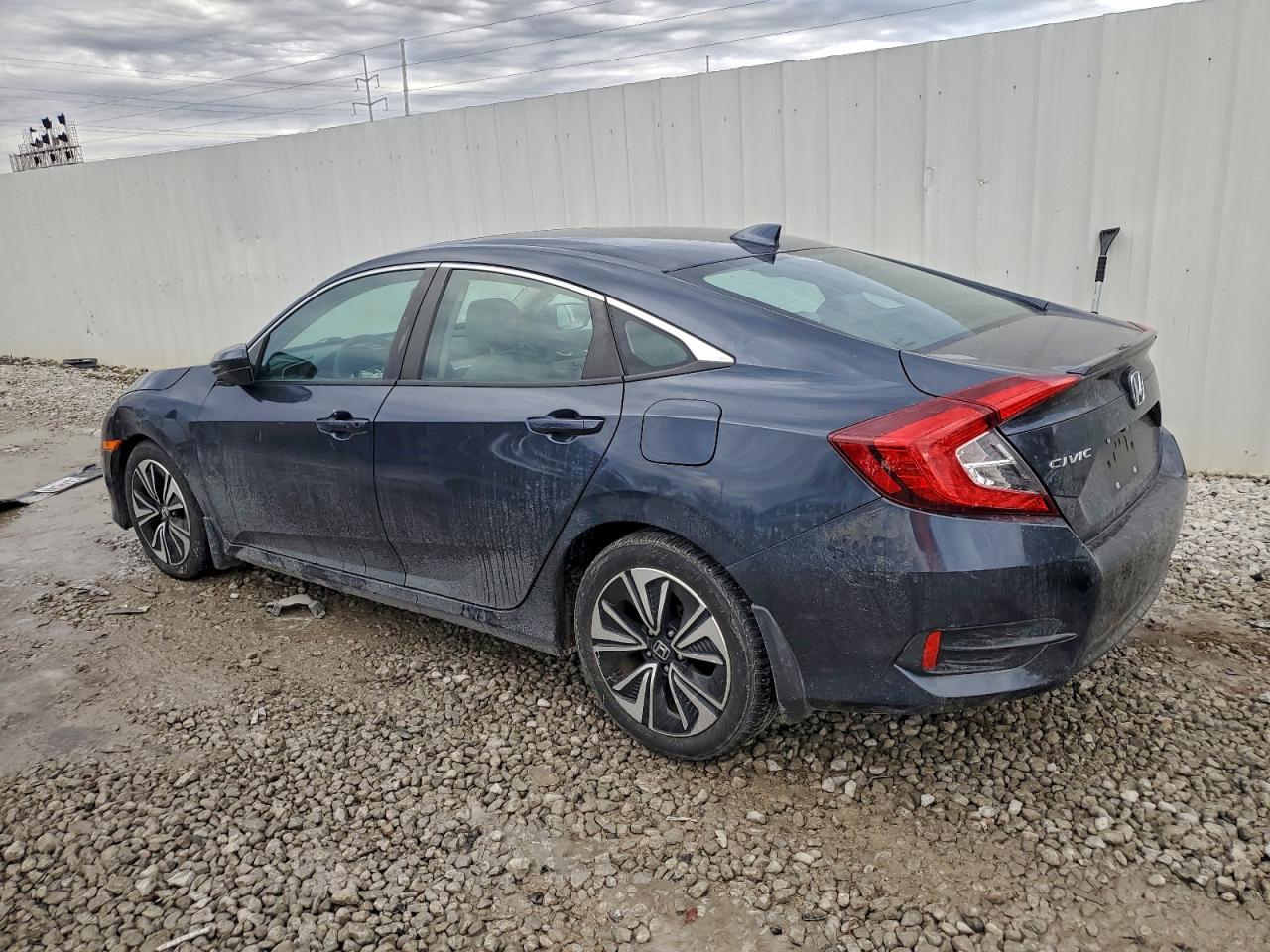 2017 HONDA CIVIC EX photo 2