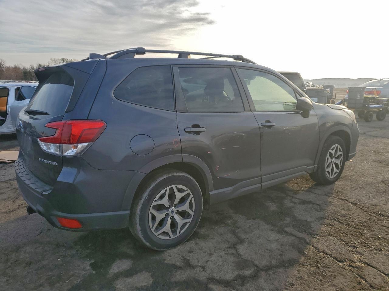 2019 SUBARU FORESTER PREMIUM photo 3