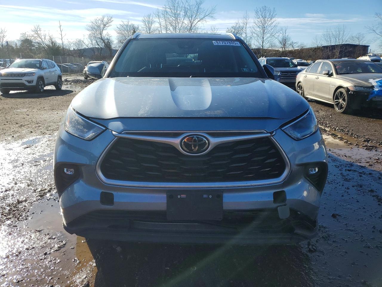 2021 TOYOTA HIGHLANDER XLE photo 5