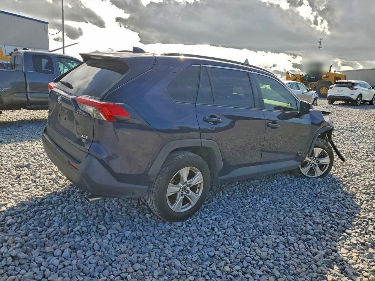 2019 TOYOTA RAV4 XLE photo 5