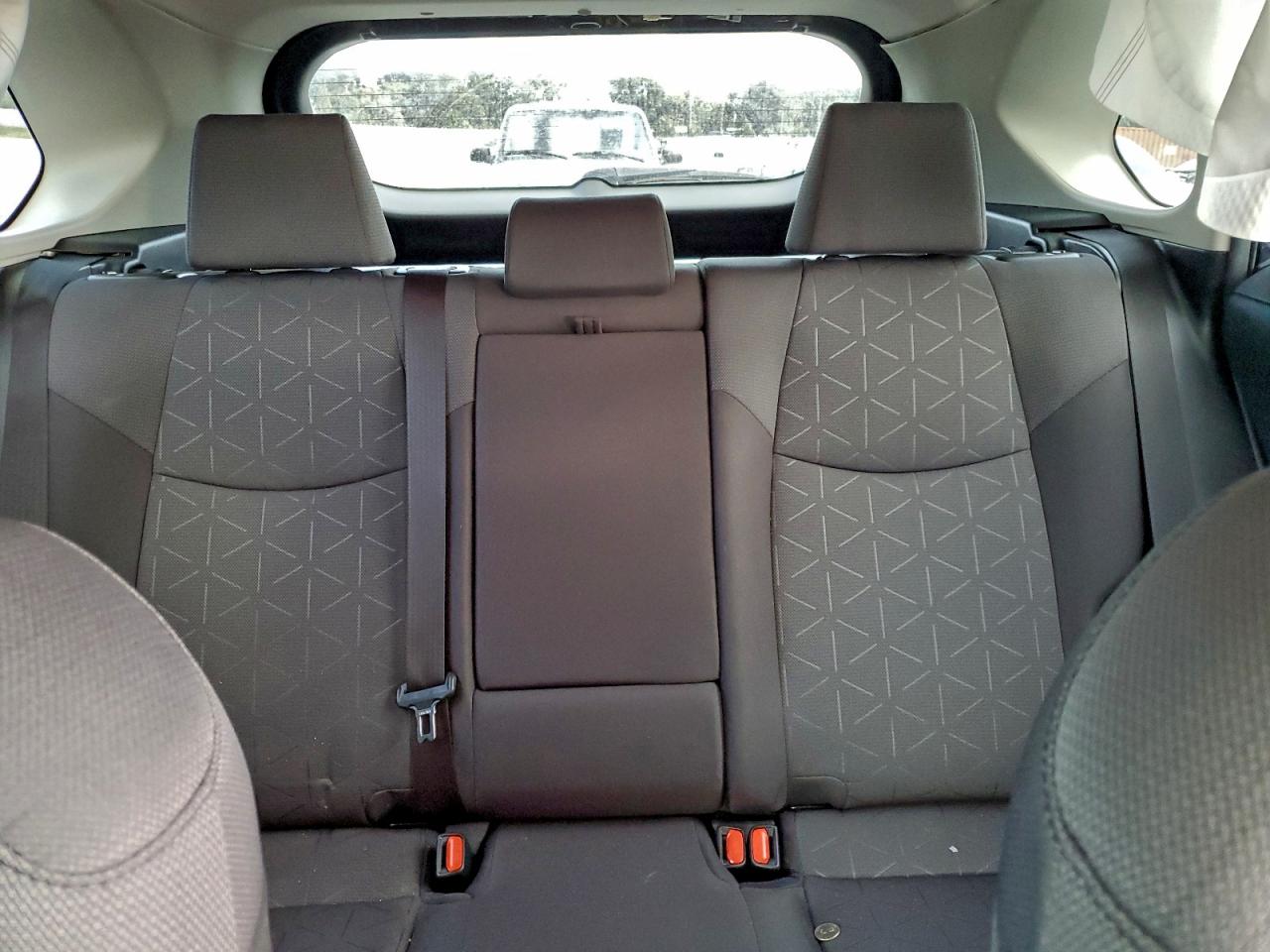 2019 TOYOTA RAV4 XLE photo 19