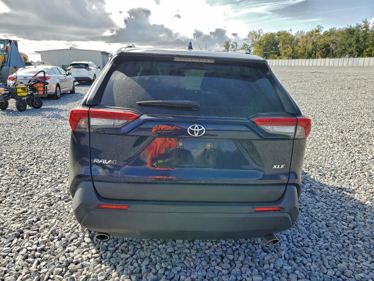 2019 TOYOTA RAV4 XLE photo 11
