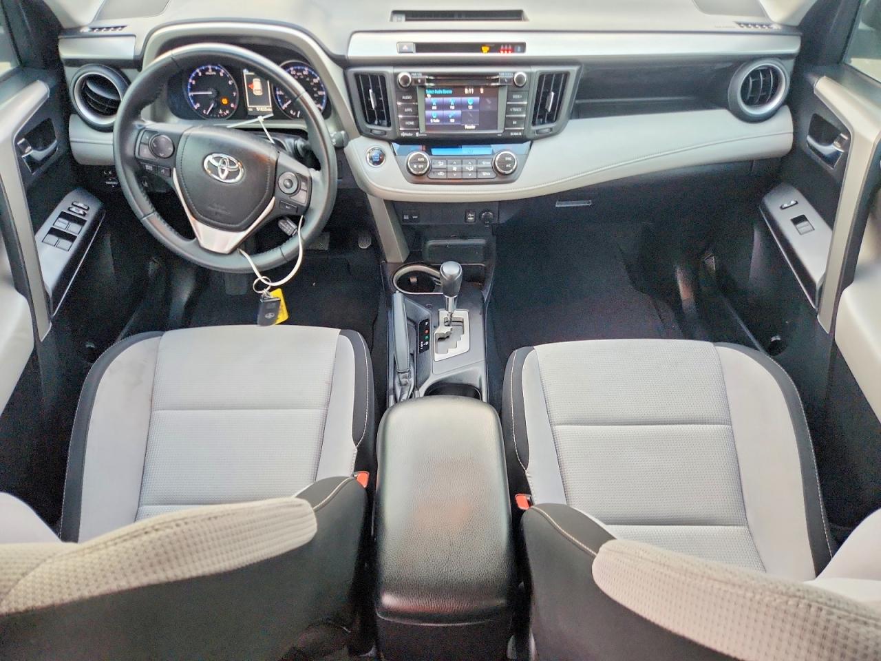 2017 TOYOTA RAV4 XLE photo 8