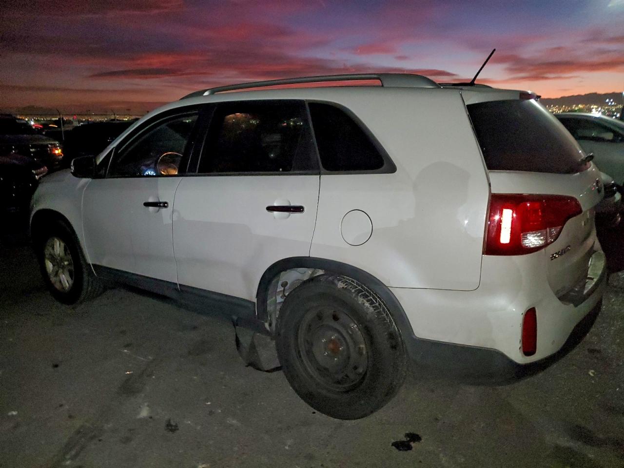 2014 KIA SORENTO LX photo 2