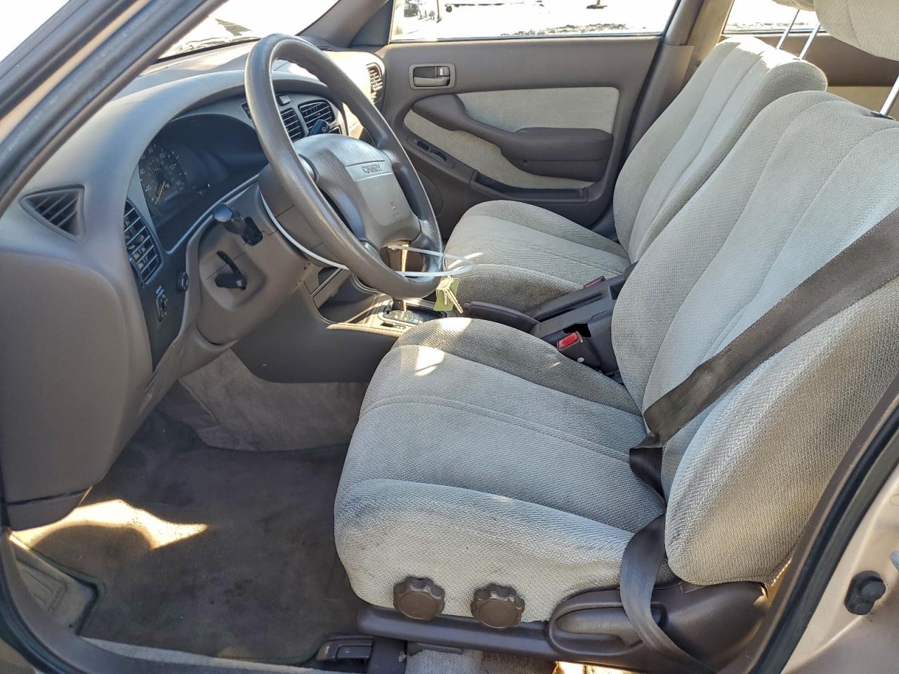 1994 TOYOTA CAMRY LE photo 7