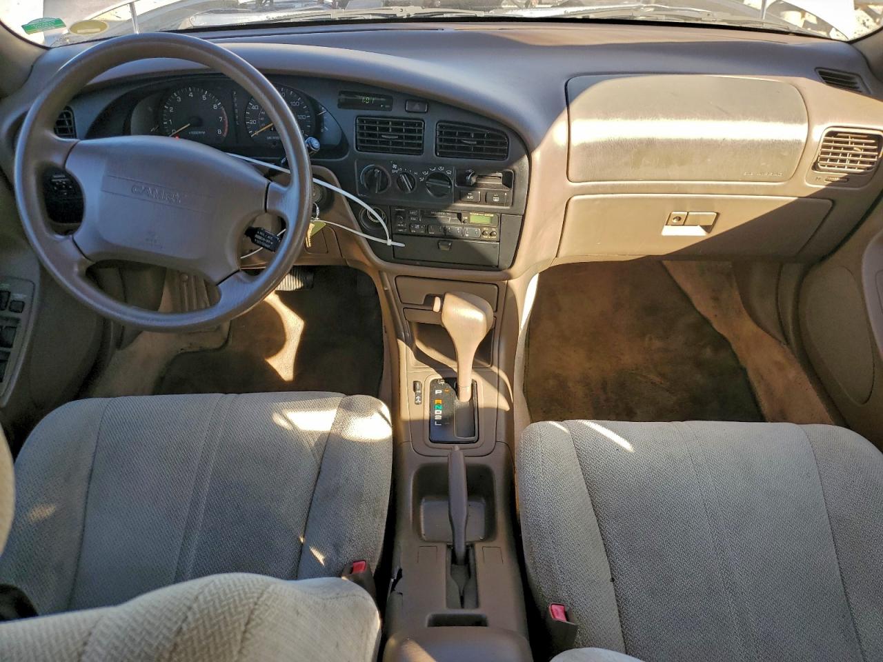 1994 TOYOTA CAMRY LE photo 8