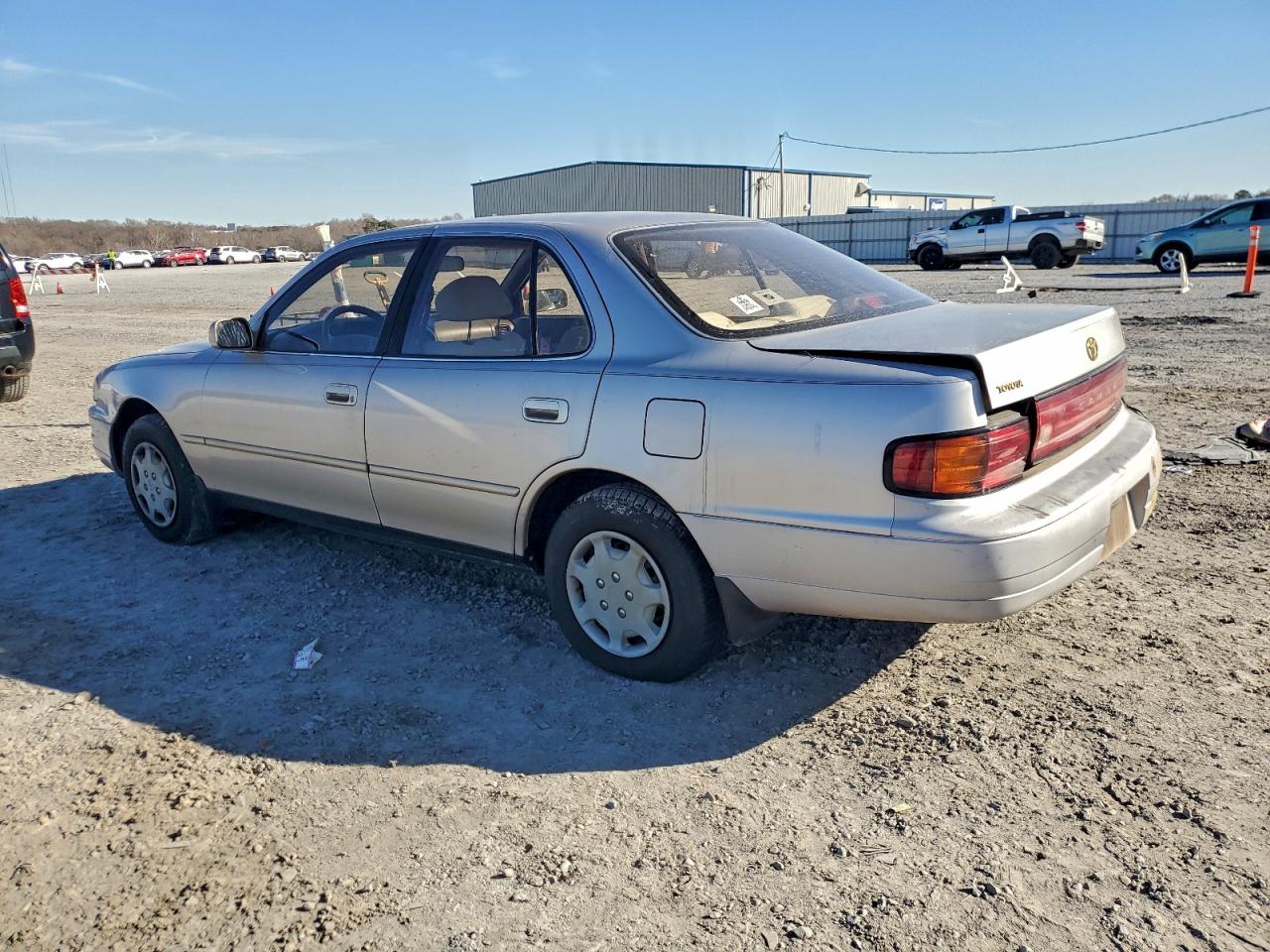 1994 TOYOTA CAMRY LE photo 2