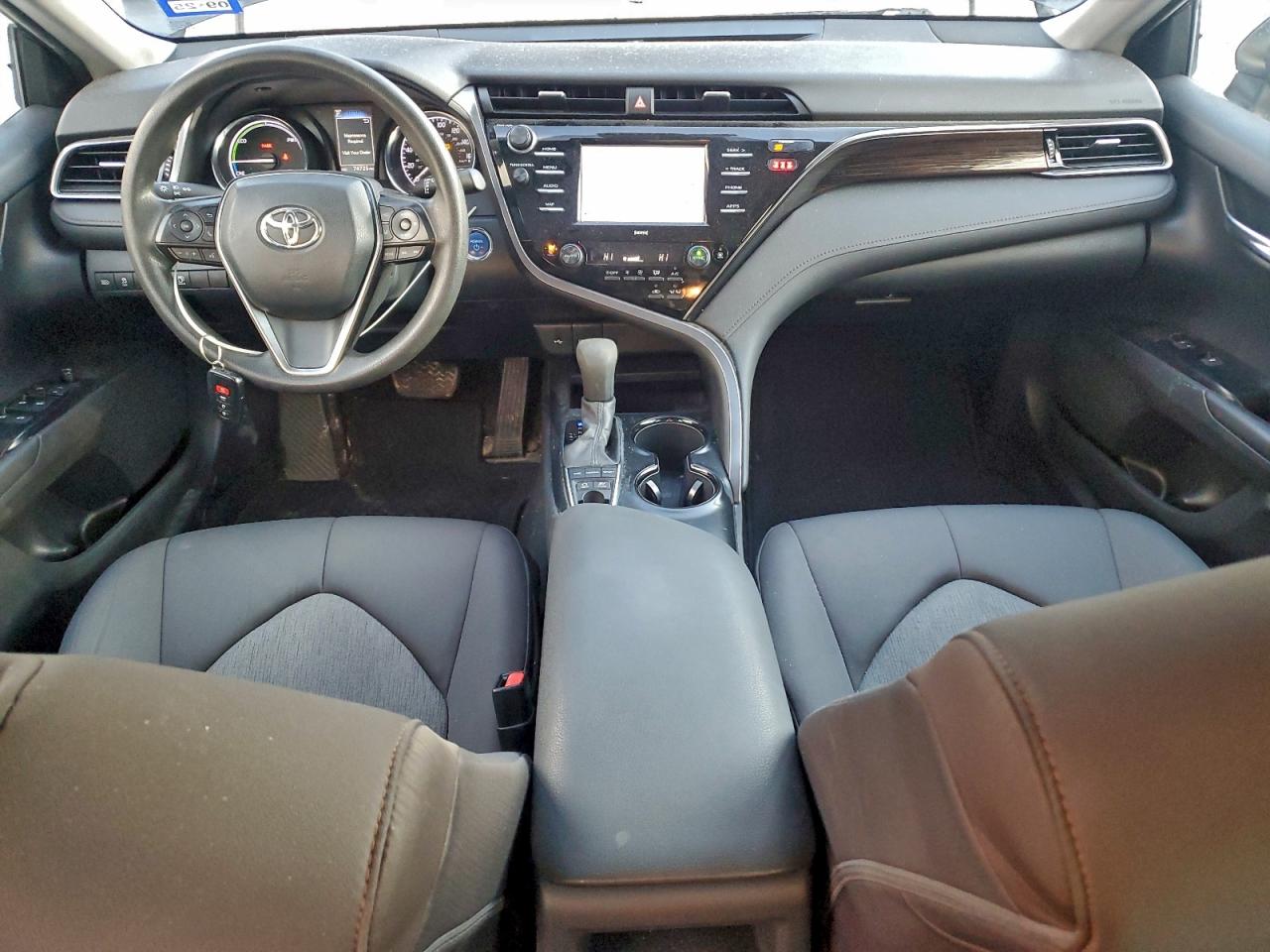 2020 TOYOTA CAMRY LE photo 8