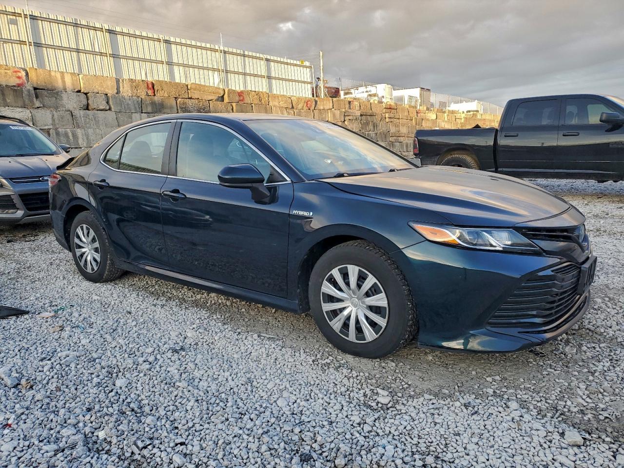 2020 TOYOTA CAMRY LE photo 4