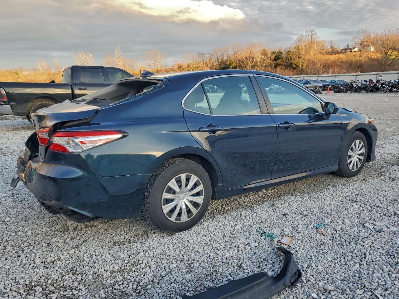 2020 TOYOTA CAMRY LE photo 3