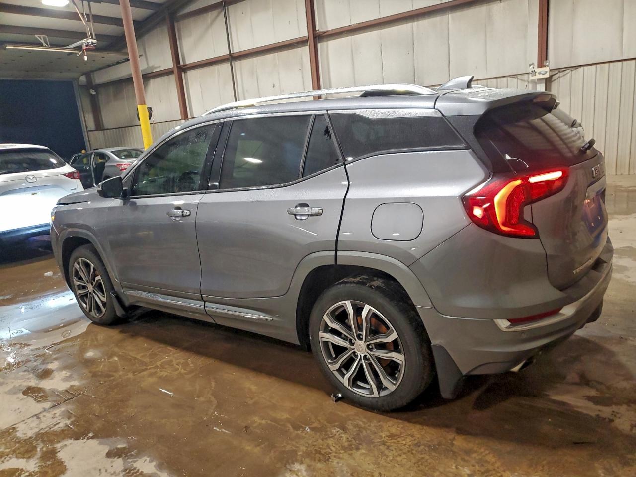 2020 GMC TERRAIN DENALI photo 2