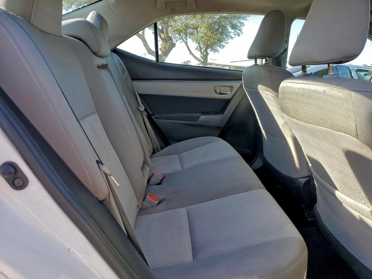 2015 TOYOTA COROLLA L photo 19