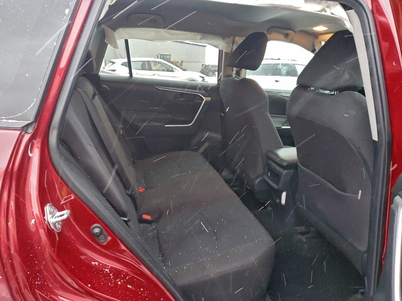 2021 TOYOTA RAV4 LE photo 31