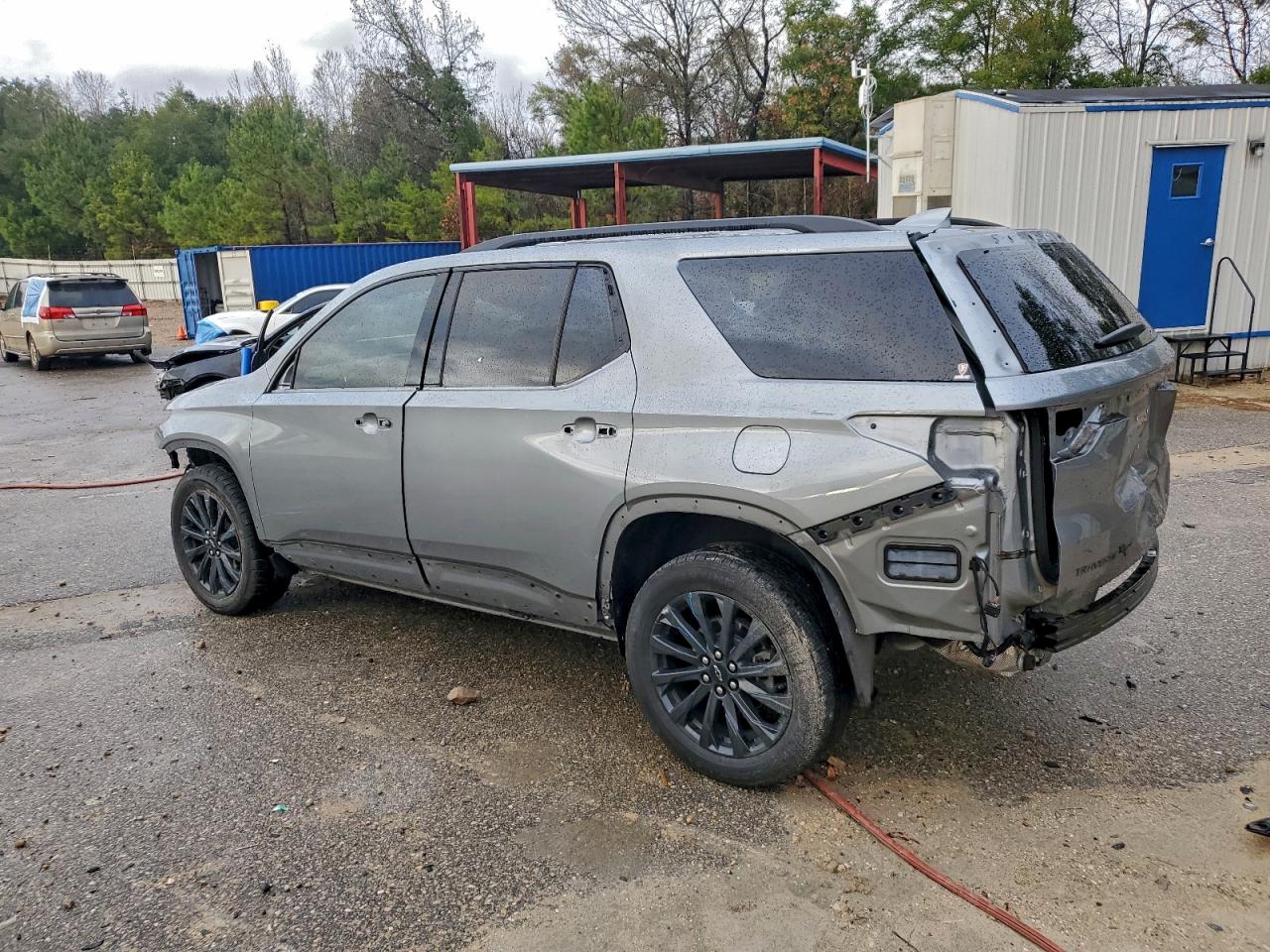 2023 CHEVROLET TRAVERSE RS photo 2