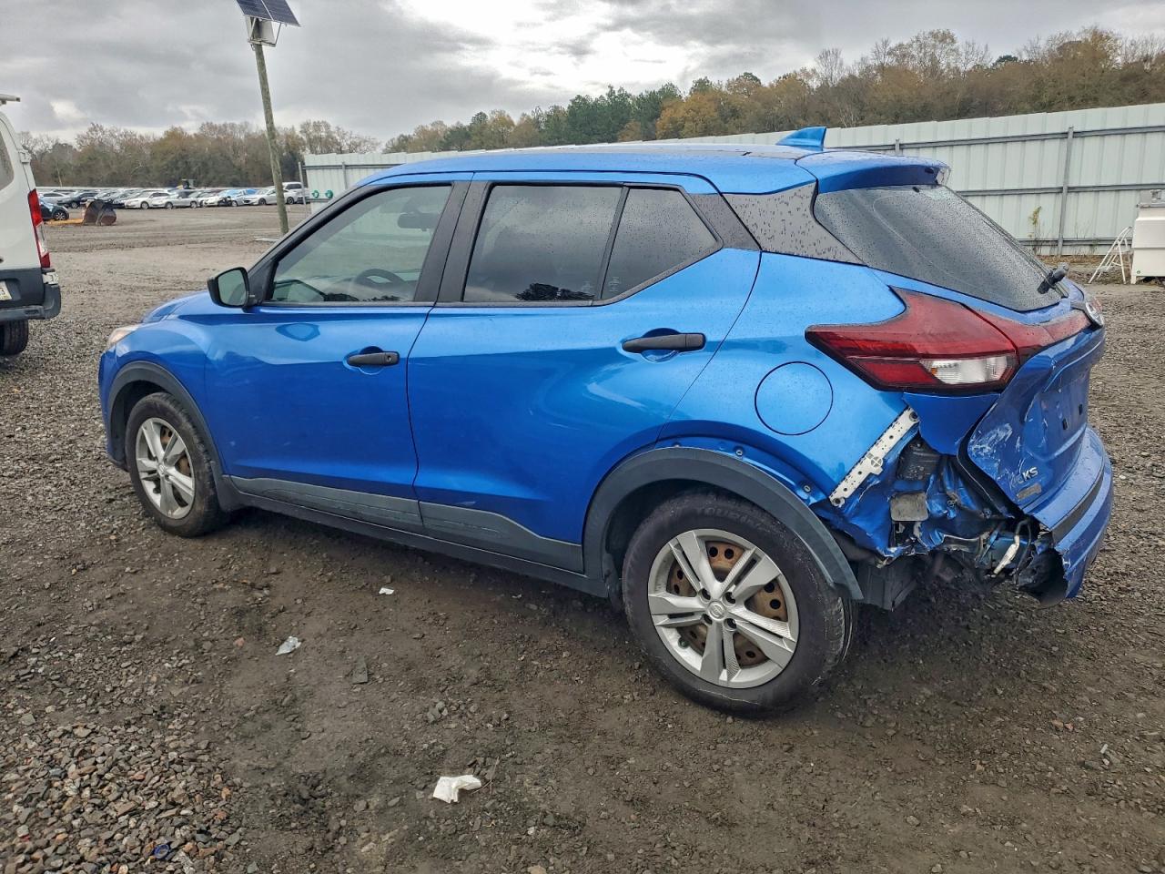 2021 NISSAN KICKS S photo 2