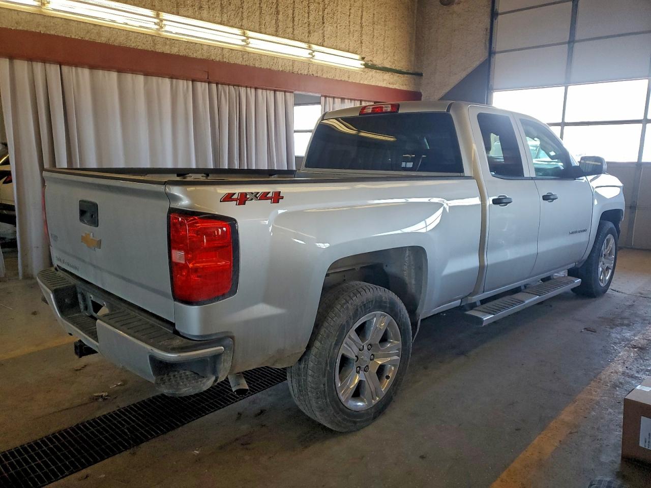 2018 CHEVROLET SILVERADO K1500 CUSTOM photo 3