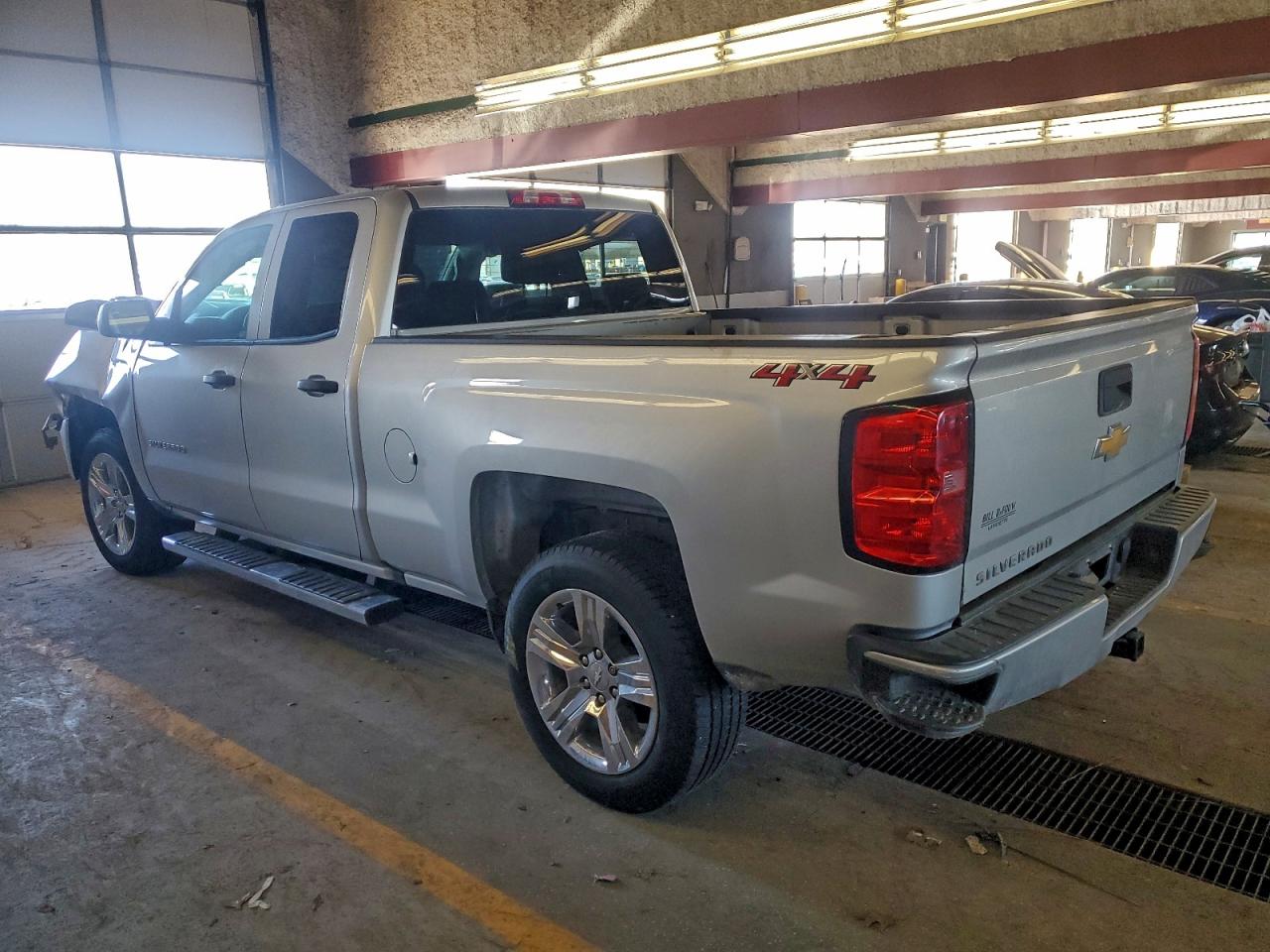 2018 CHEVROLET SILVERADO K1500 CUSTOM photo 2