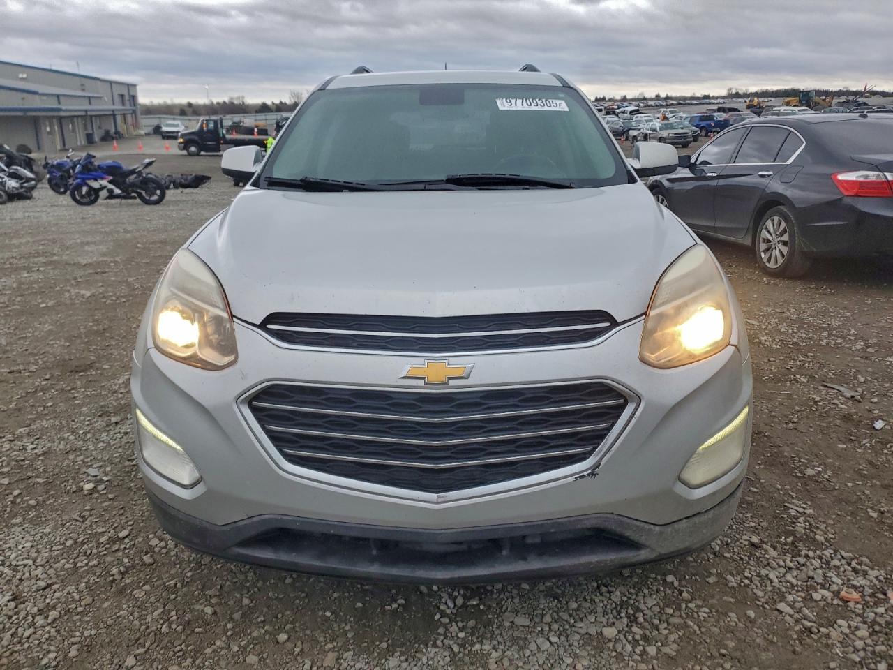 2017 CHEVROLET EQUINOX LT photo 5