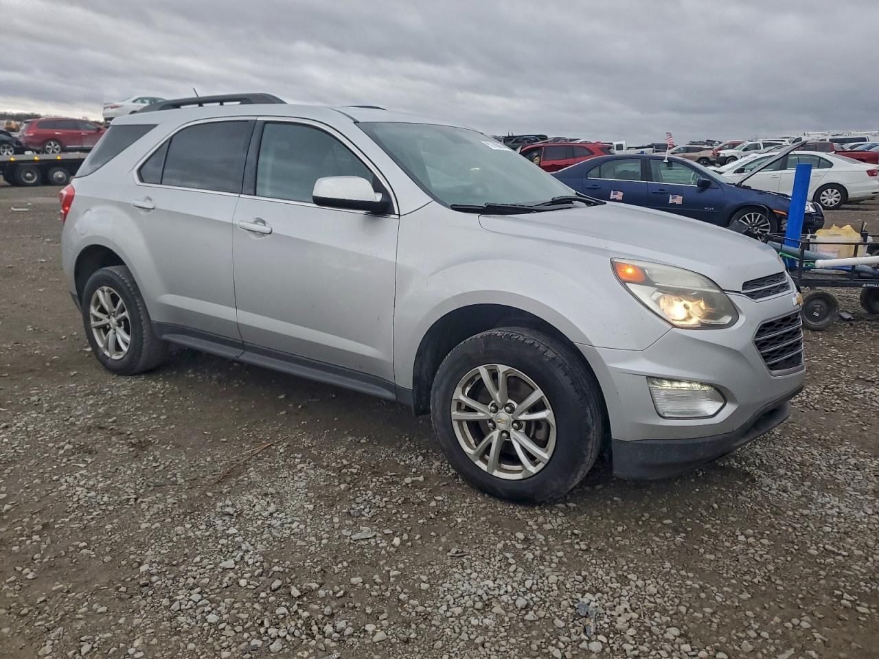 2017 CHEVROLET EQUINOX LT photo 4