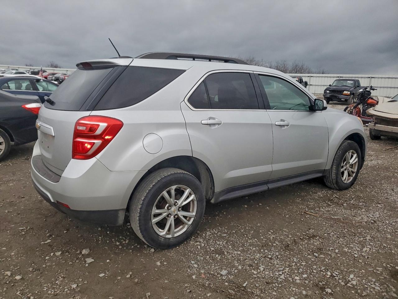 2017 CHEVROLET EQUINOX LT photo 3