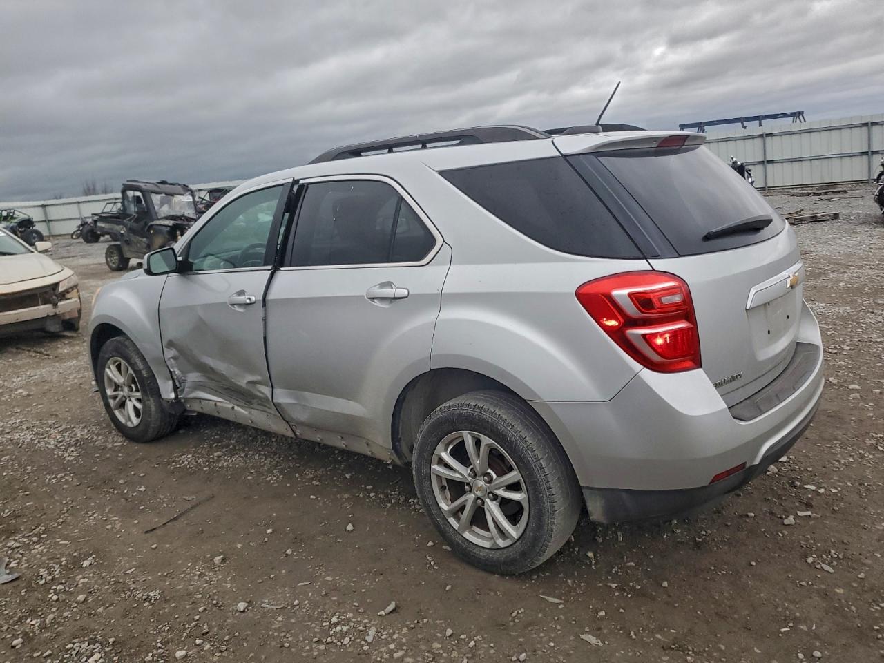 2017 CHEVROLET EQUINOX LT photo 2