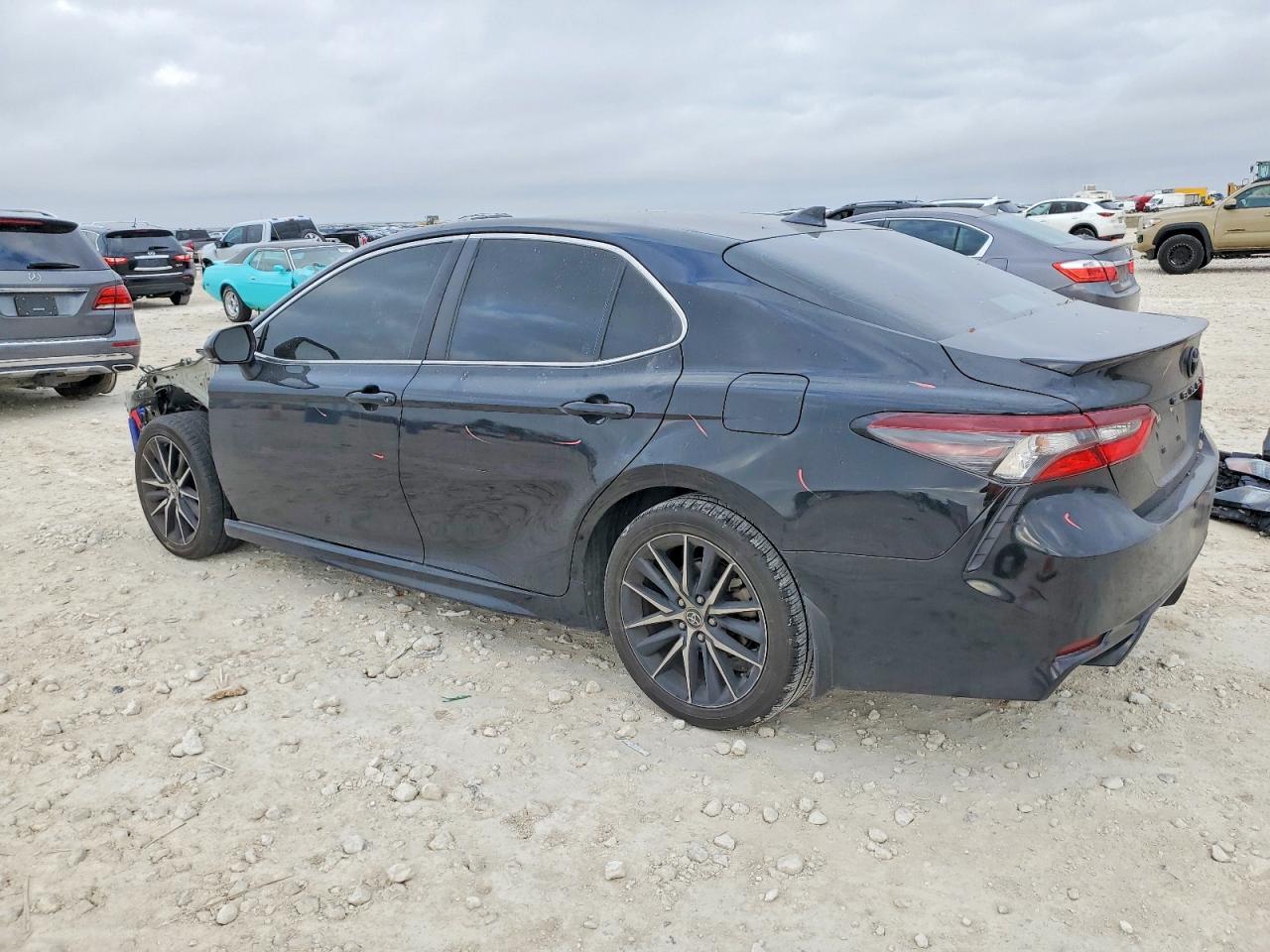 2022 TOYOTA CAMRY SE photo 2