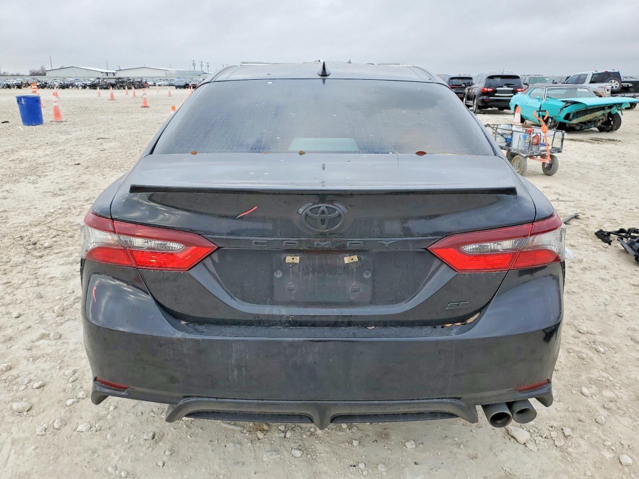 2022 TOYOTA CAMRY SE photo 6