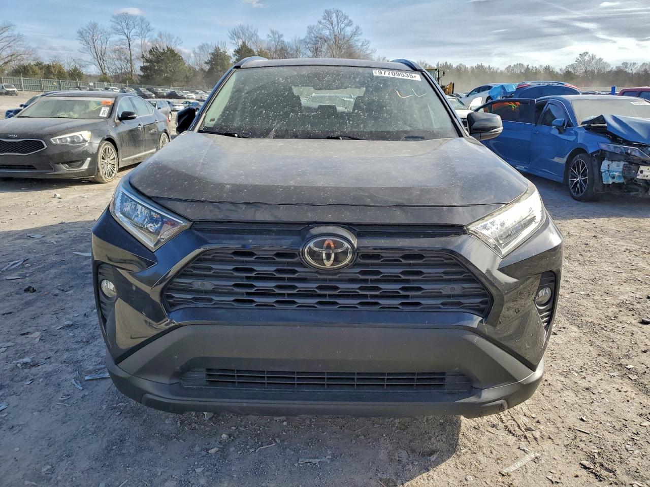 2019 TOYOTA RAV4 XLE photo 5