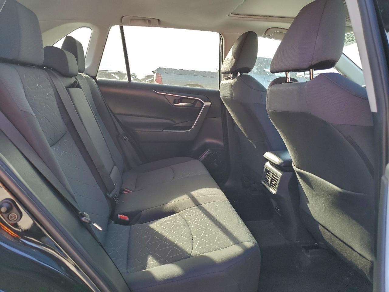 2019 TOYOTA RAV4 XLE photo 11